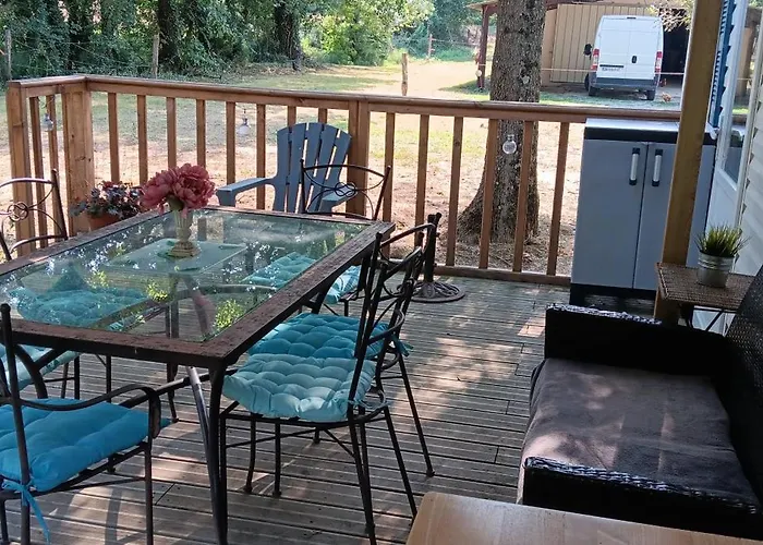 Holiday home Mobilhome Cosy Au Calme De La Campagne Lombez